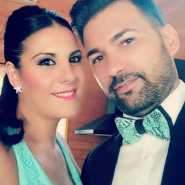 Espectacular esta pareja!! No me digáis que no están guapísimos así de conjuntados! Gracias Juan y Erika por confiar en La Pajarraca, ha sido un placer poder haceros esta preciosa pajarita. - Pajaritas Personalizadas La Pajarraca