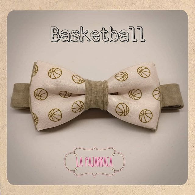 ¡Me encantan los niños que toman la comunión rompiendo las reglas! 🏀  - Pajaritas Personalizadas La Pajarraca