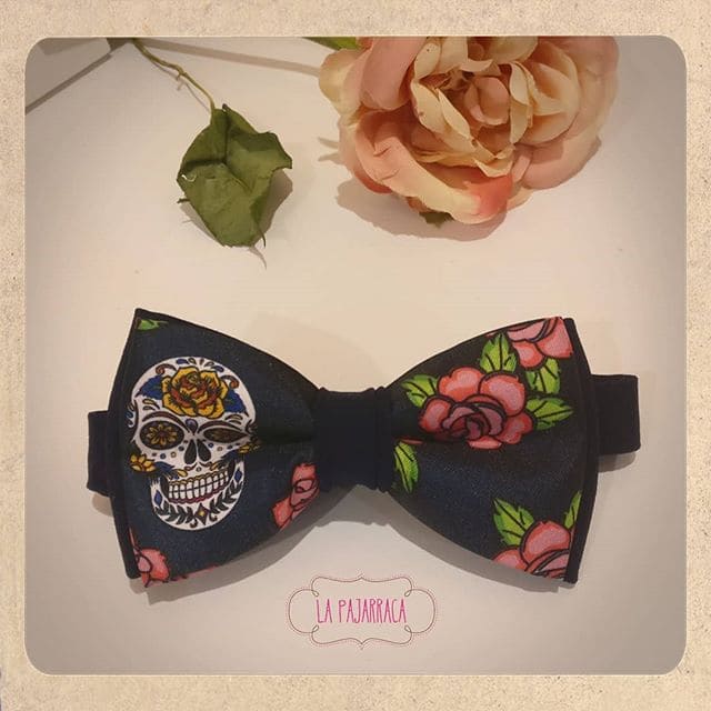 Si nada nos salva de la muerte, al menos que el amor nos salve de la vida 💀 - Pajaritas Personalizadas La Pajarraca